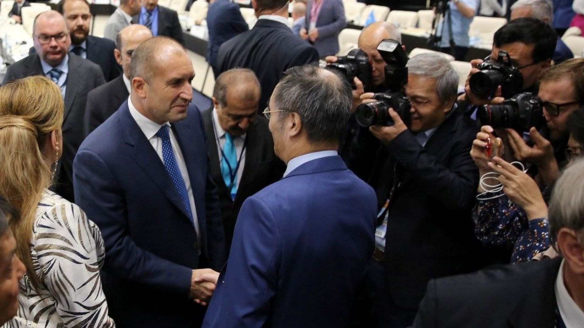 Виждате че в България управляващите партии нямат нужда от субсидии