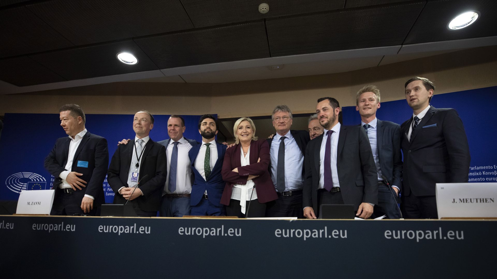  Марин Льо Пен учреди група "Идентичност и демокрация" в Европарламента