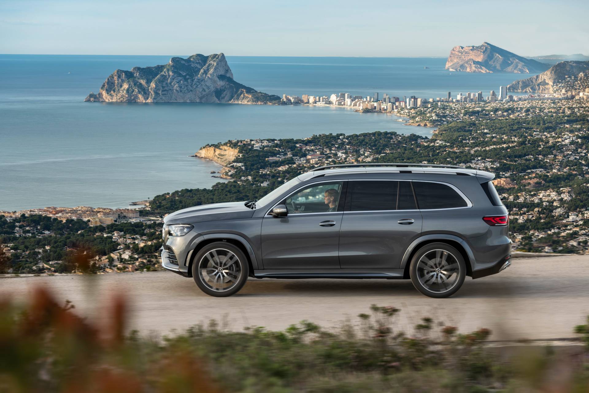 Вижте как се справя новият Mercedes-Benz GLS извън пътя