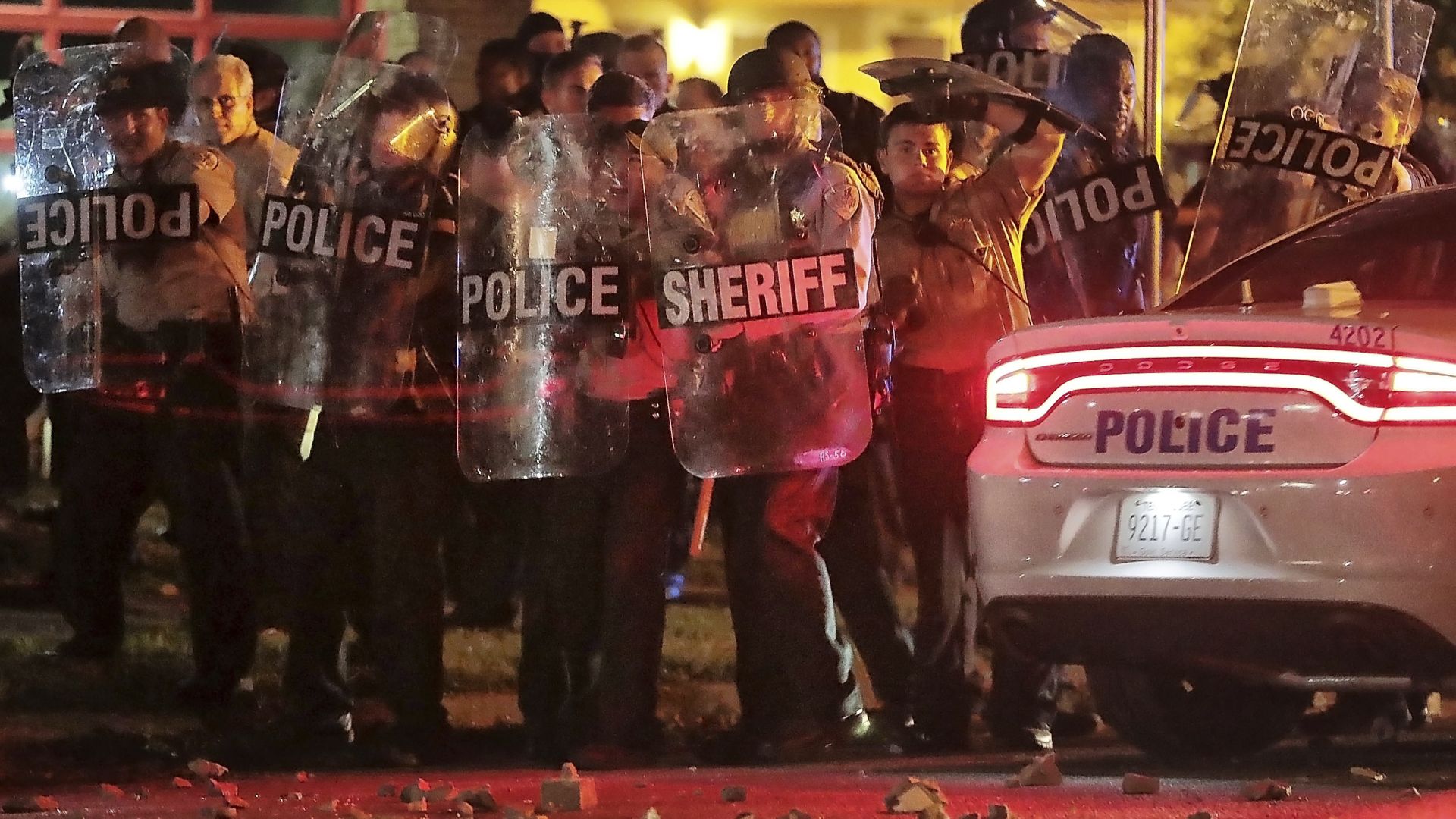 Сблъсъци в Мемфис заради застрелян чернокож, 24 полицаи са ранени (видео)