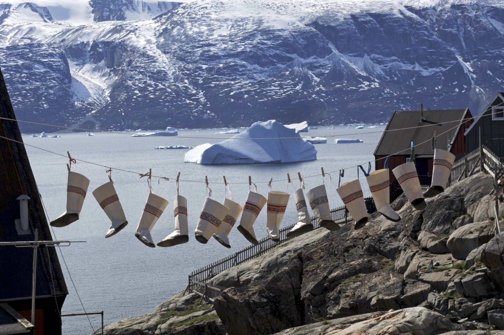 Най-ветровитото място, с ураганни ветрове за изтеклото денонощие е южната част на Гренландия