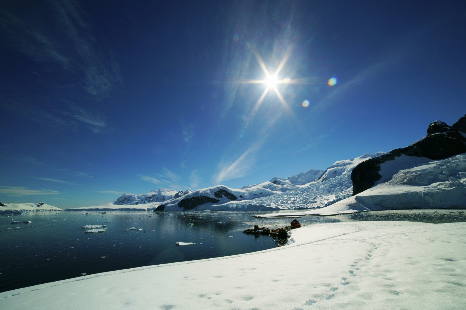 Централните полярни области на Антарктида са потънали в близо 6-месечна тъма и са най-студеното място на планетата