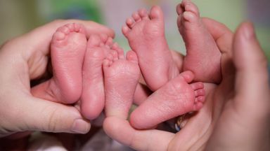 Еднояйчни тризнаци се появиха на бял свят в Детската университетска