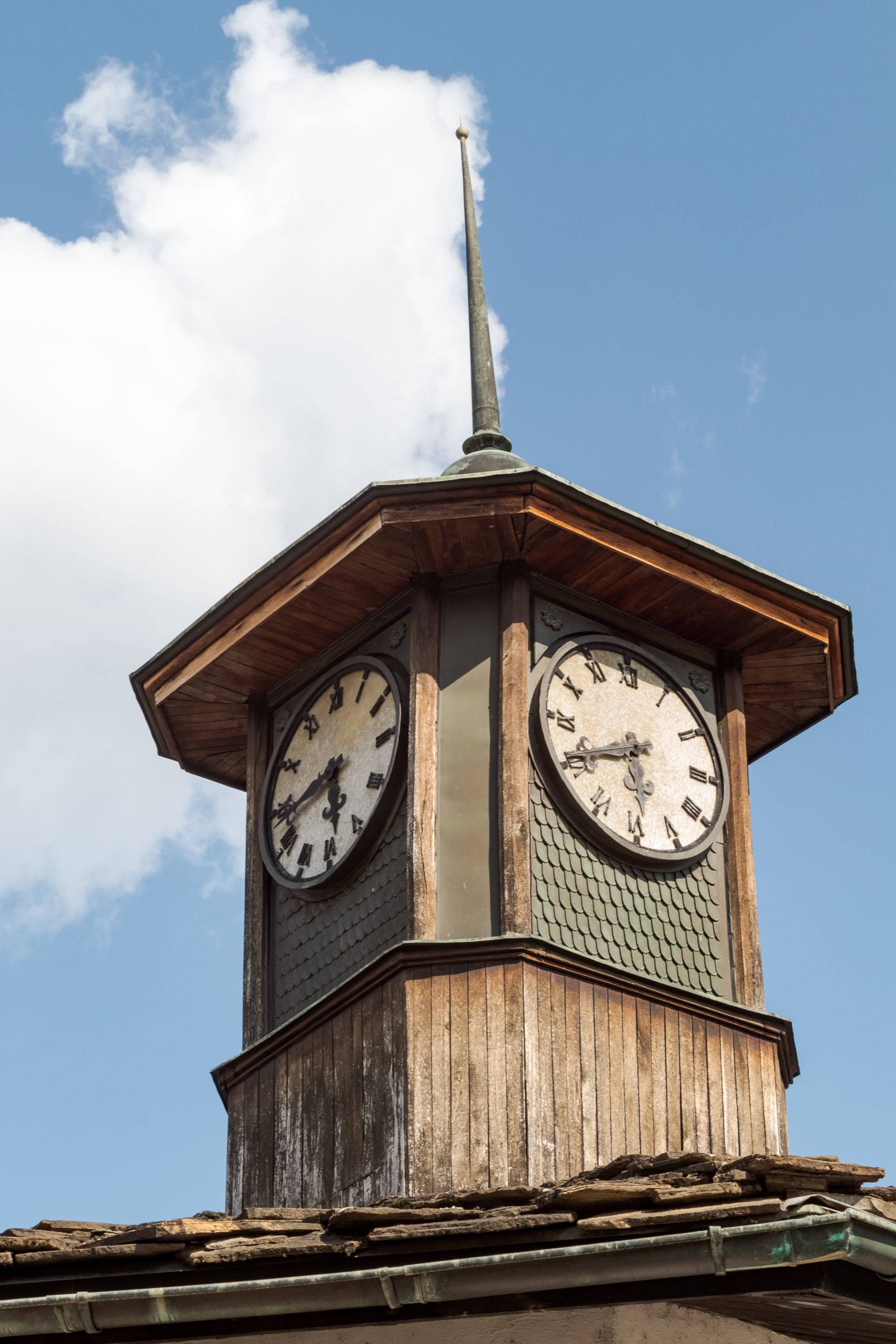 Часовниковата кула във Вароша