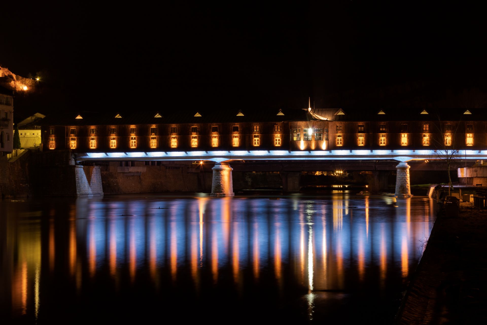 Покритият мост by night