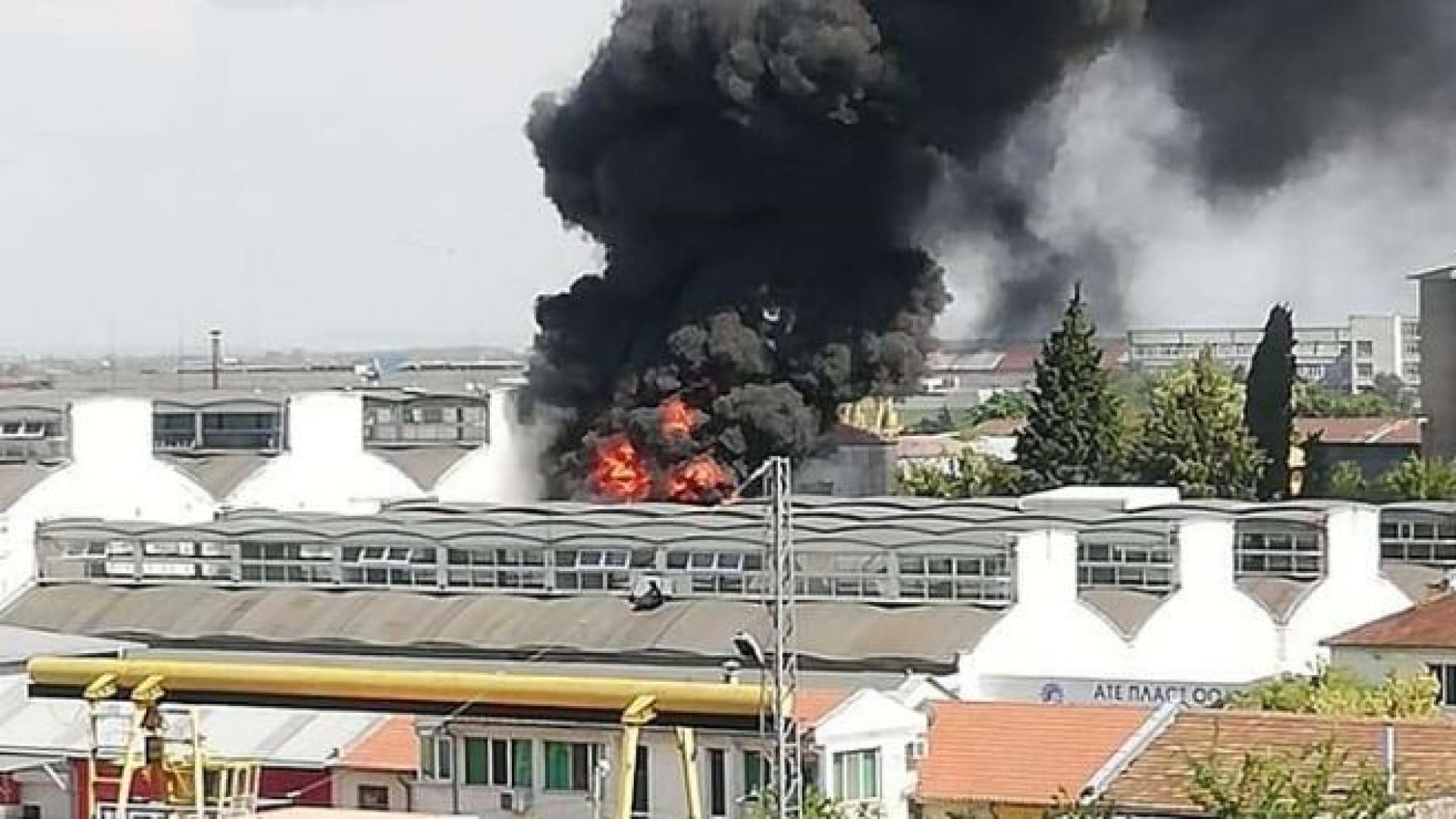 Пожар избухна в трафопост на предприятие Ате пласт в Стара