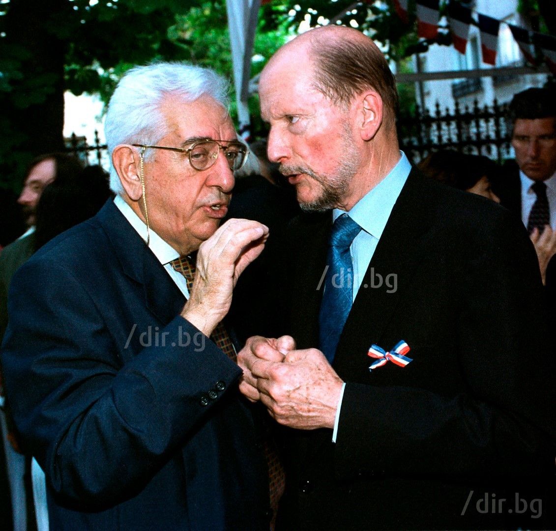 Гиньо Ганев и Симеон II на 14 юли 2001 г. във френското посолство 