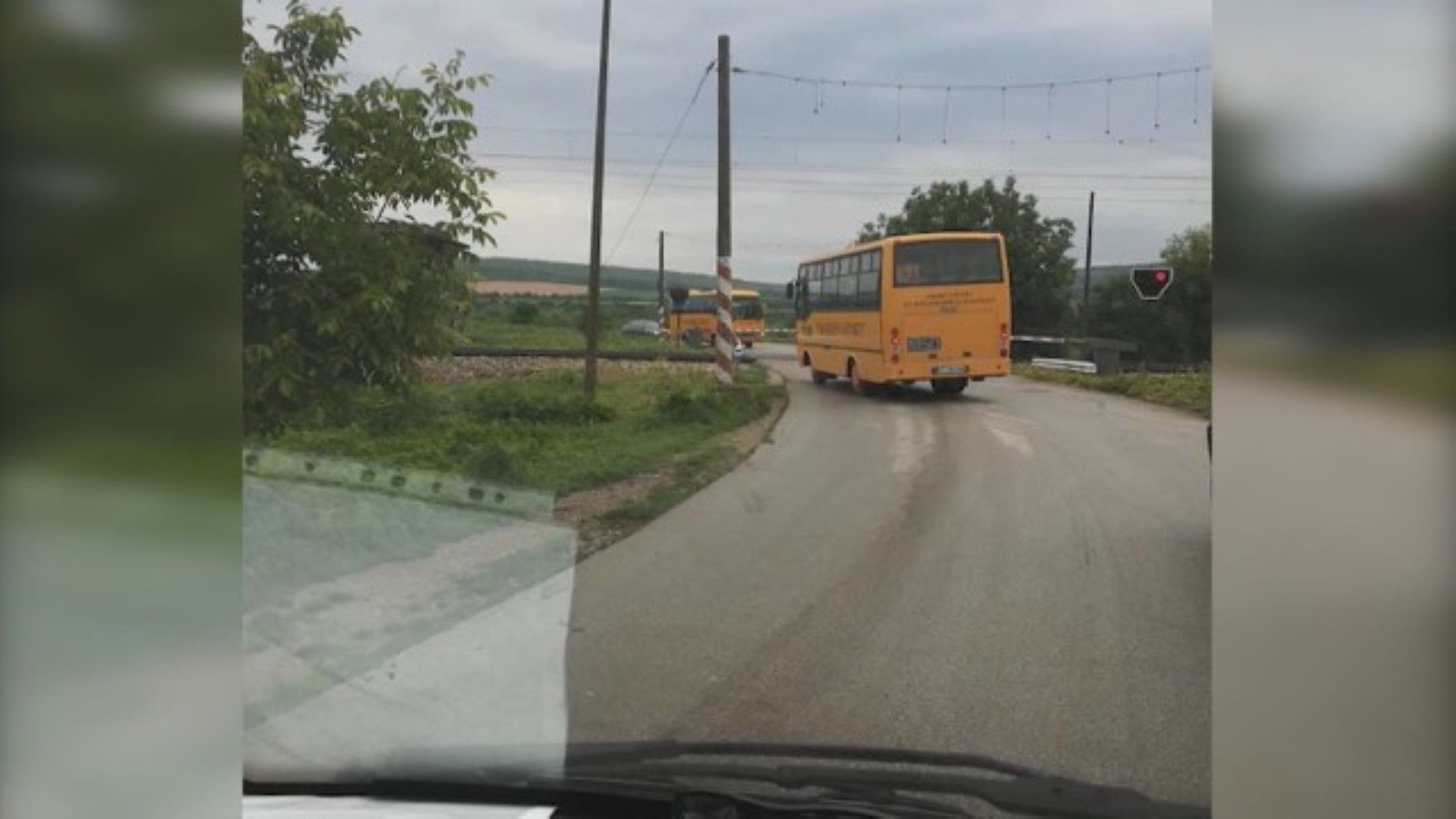 Рисков жп прелез застрашава живота на преминаващите в павликенското село