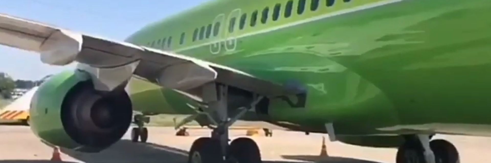 Пътнически самолет закачи пистата с опашката си в Краснодар (видео)