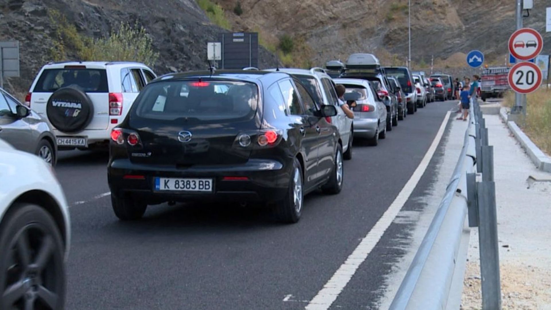 Напрежение и километрично задръстване се образува на ГКПП Маказа в