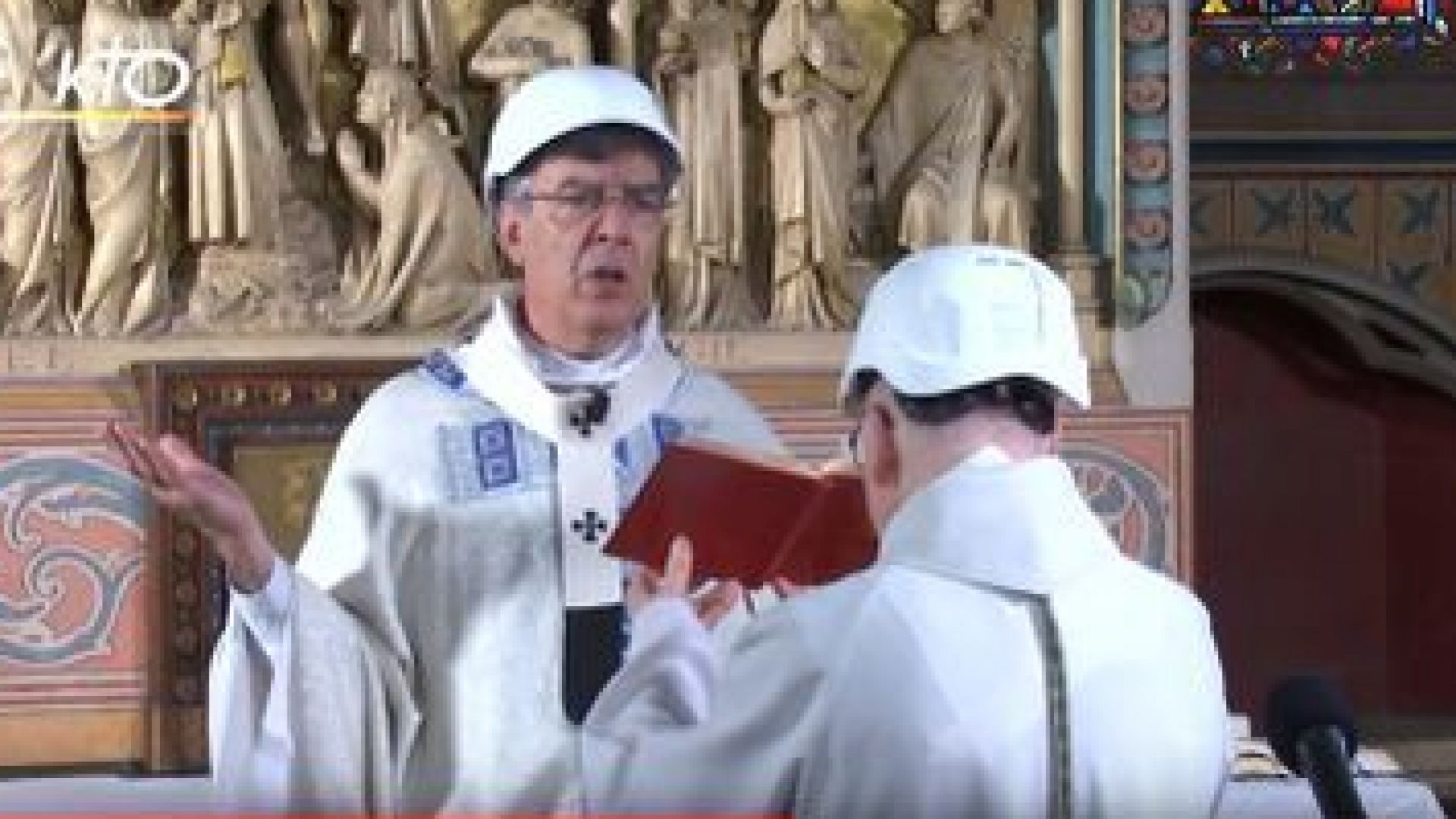 Архиепископът на Париж Мишел Опти отслужи в ограничен кръг първата