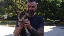 Калин Вельов спаси безпомощен мишелов в Борисовата градина (снимки)