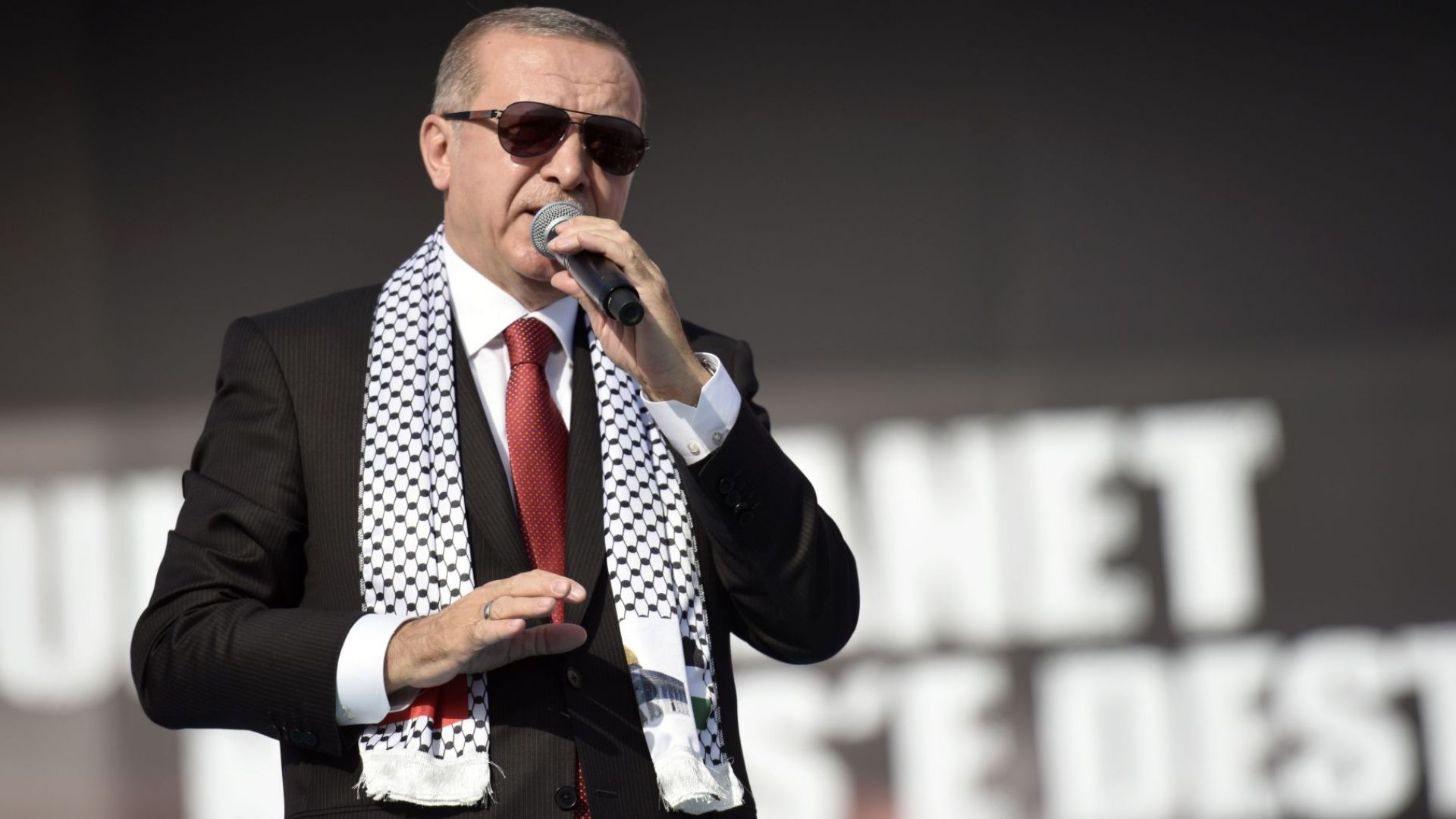В гневен тон отговори турският президент Реджеп Тайип Ердоган на
