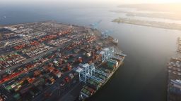 Индия въвежда наказателни мита за американски стоки