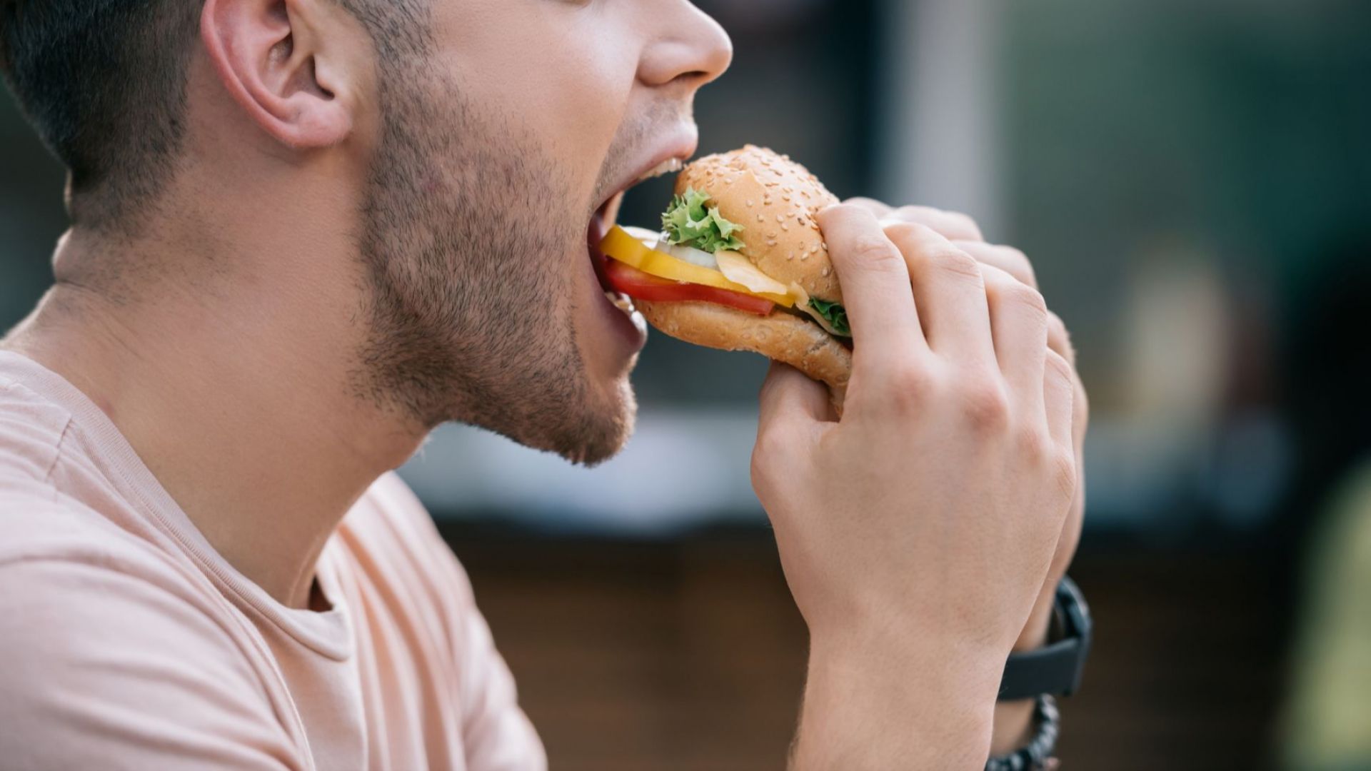 Яденето на хамбургери състарява мозъка