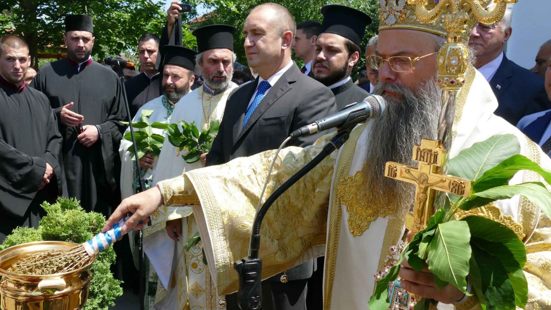 Президентът Румен Радев присъства на празнична света литургия отслужена от