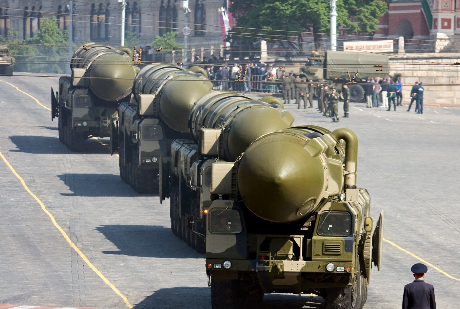 Руски ракети Топол М на парад в Москва (архив)