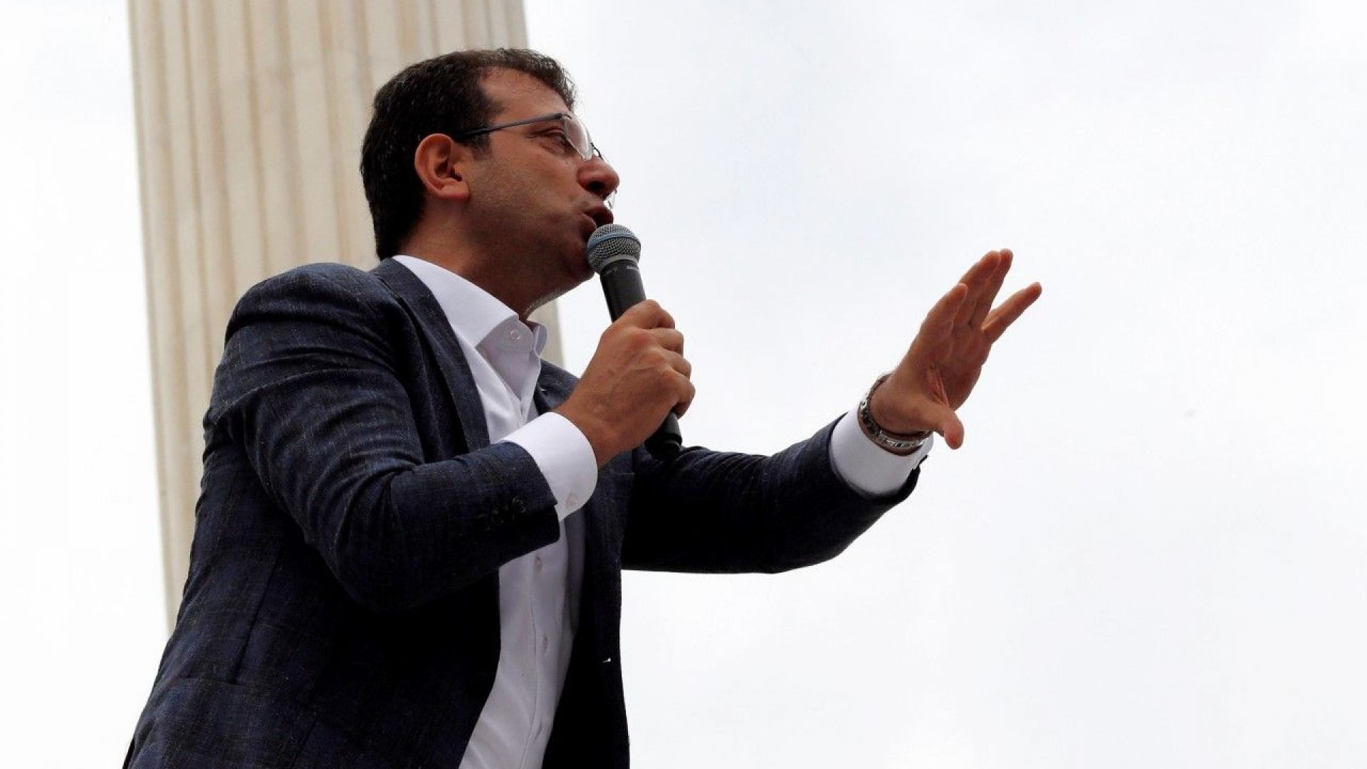 Кандидатите за кмет на Истанбул Бинали Йълдъръм от управляващата Партия