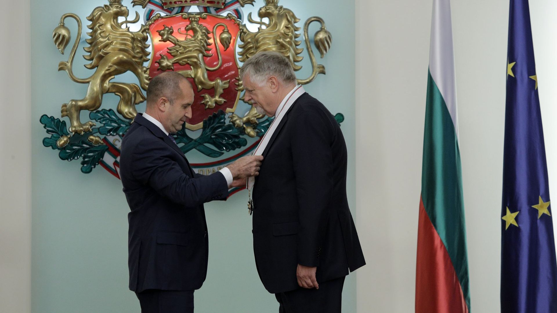 Президентът Румен Радев удостои с орден Стара планина първа