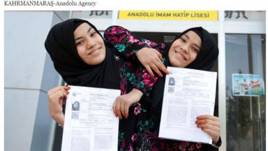 Сиамски близначки се явиха на изпит за ВУЗ в Турция