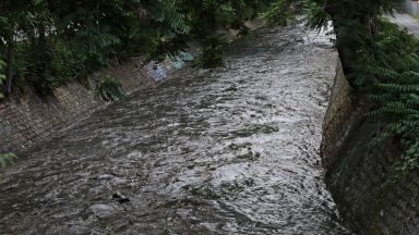  Дъждът в София подвигна равнището на Перловската река 