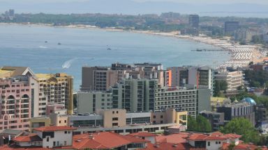 Масови продажби на апартаменти и търговски обекти край морето отчитат