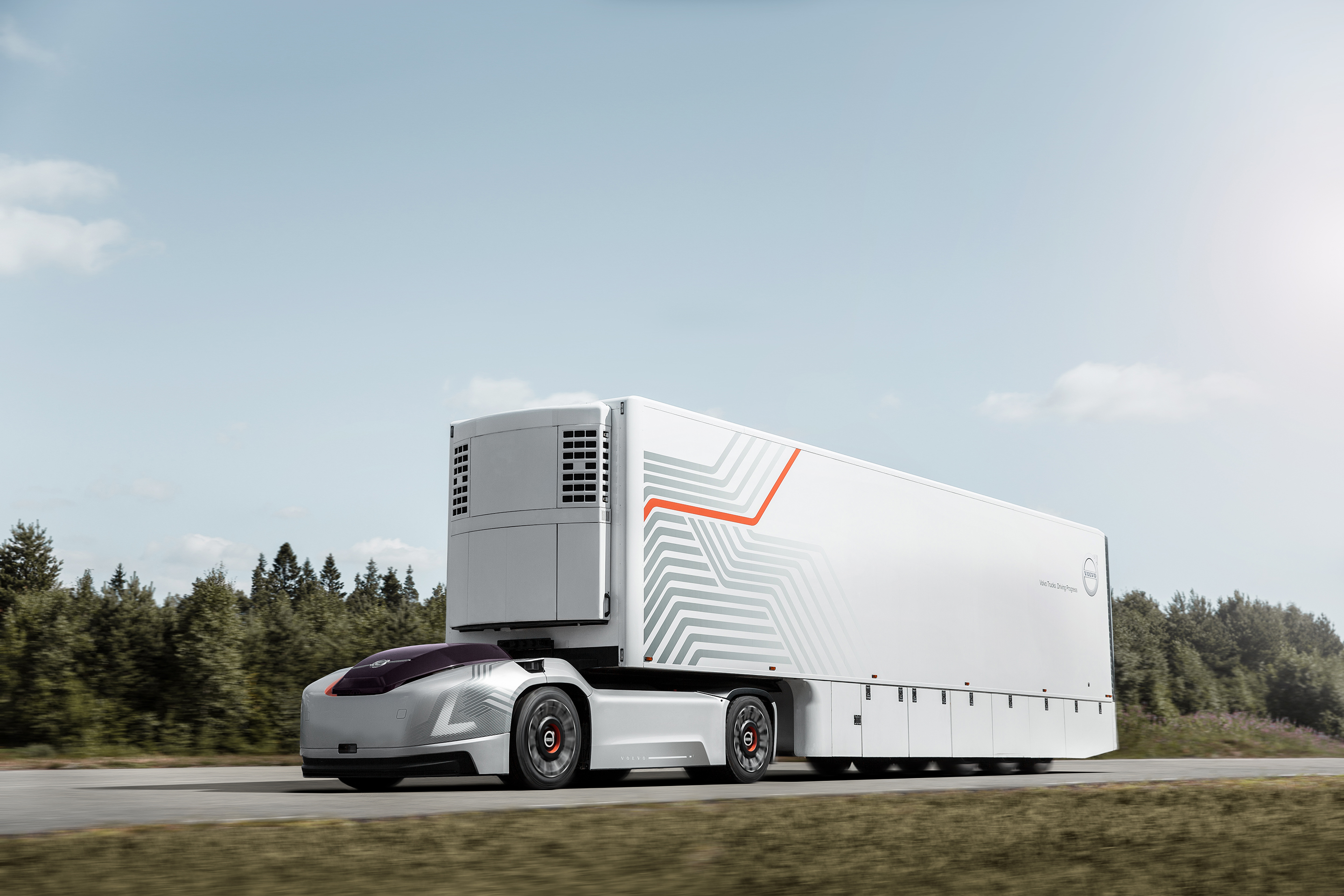 Amazon поръча електрически камиони от Volvo