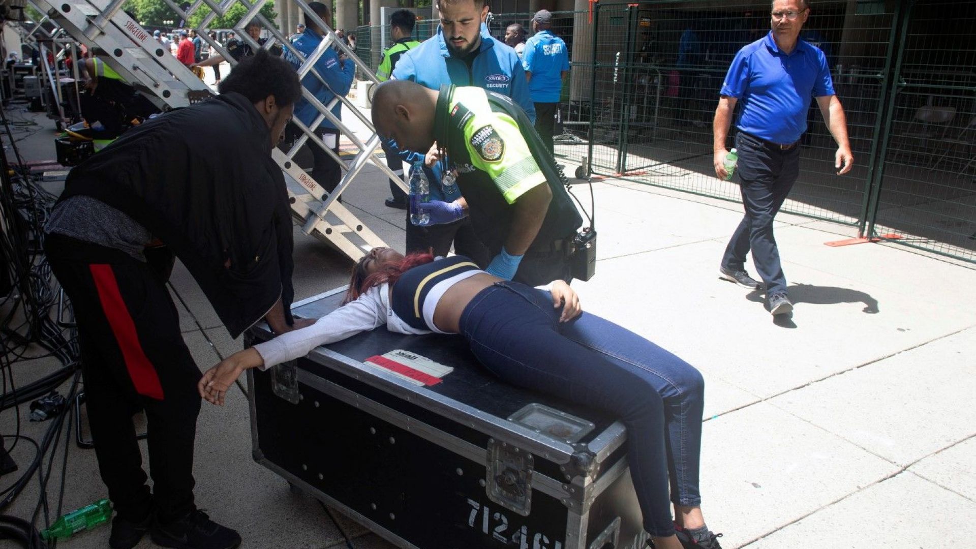 Четирима души бяха ранени при стрелба в Торонто по време