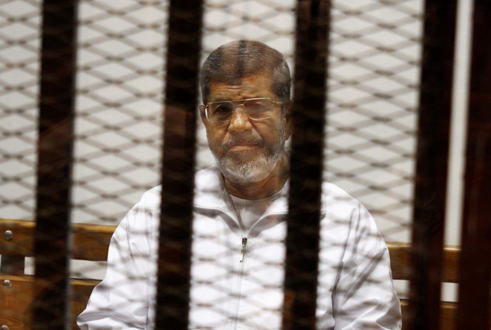 Мохамед Морси в съдебната зала, 8 май 2014 г.