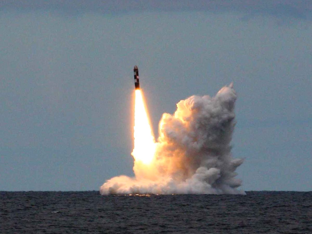 Изстрелване на ракетата "Булава" по време на тест