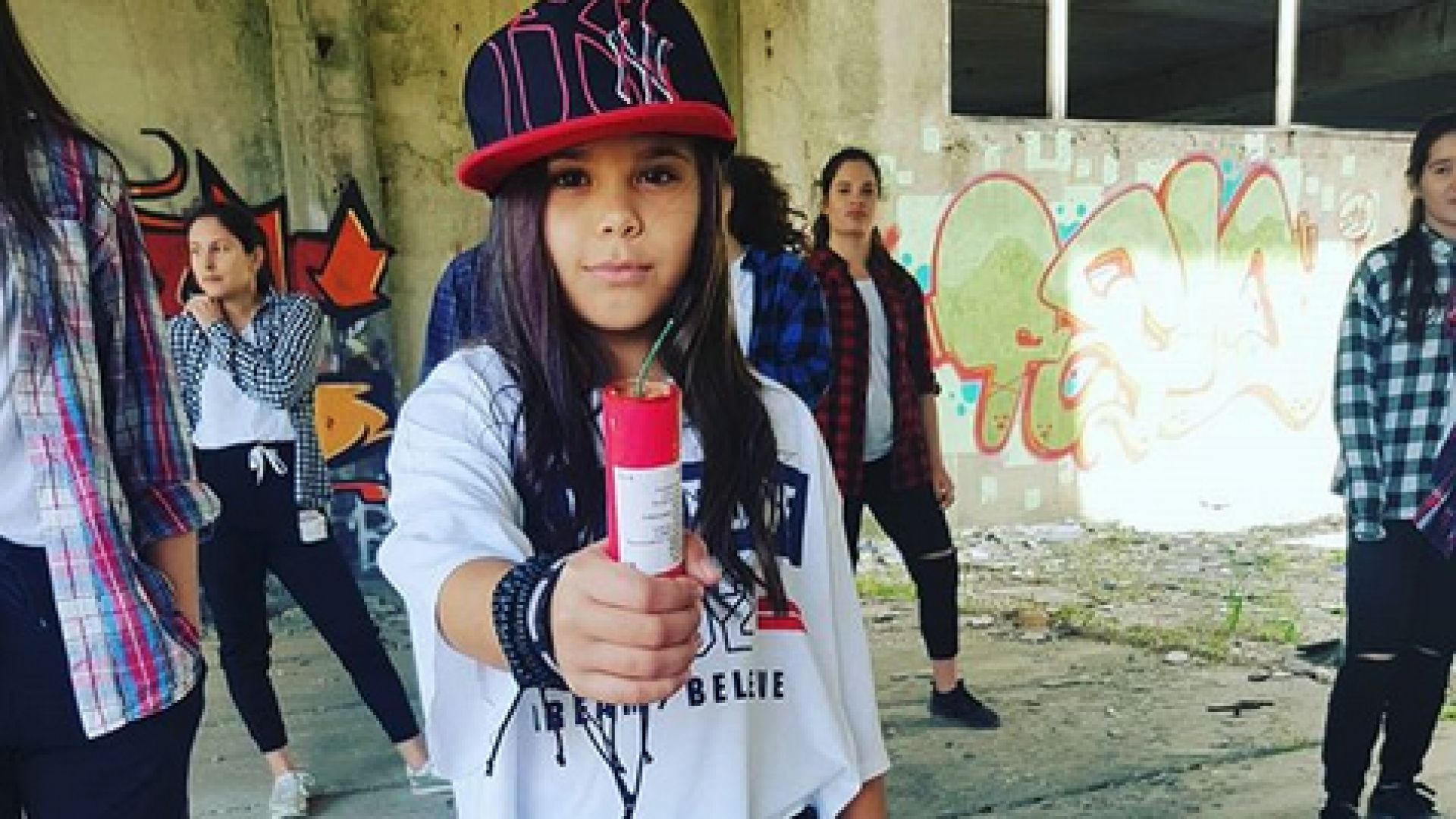 9 годишната Ивайла Иванова от Варна спечели международен конкурс за авторска песен