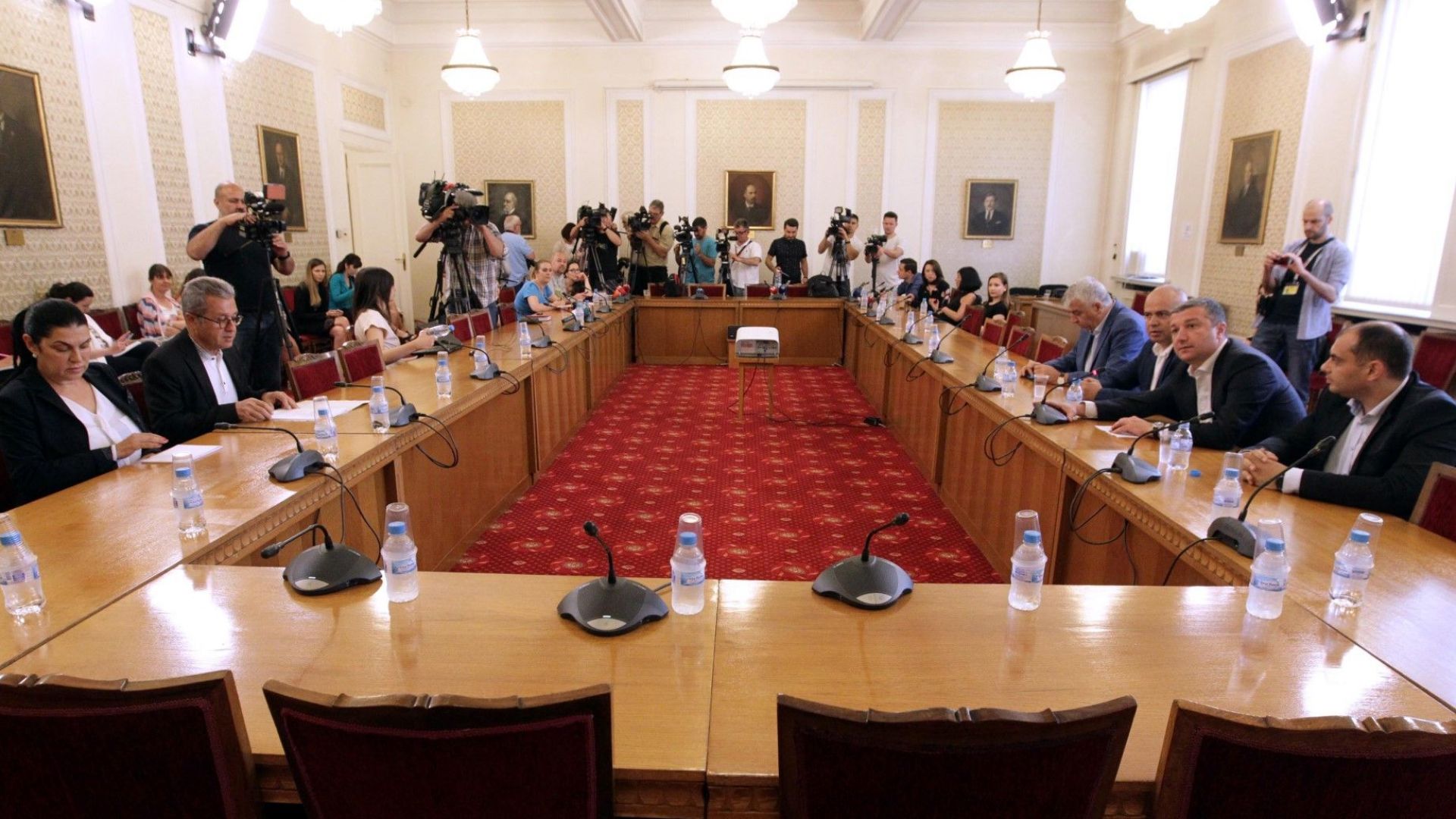 За финансиране на политическия живот от бюджета настояха депутатите от