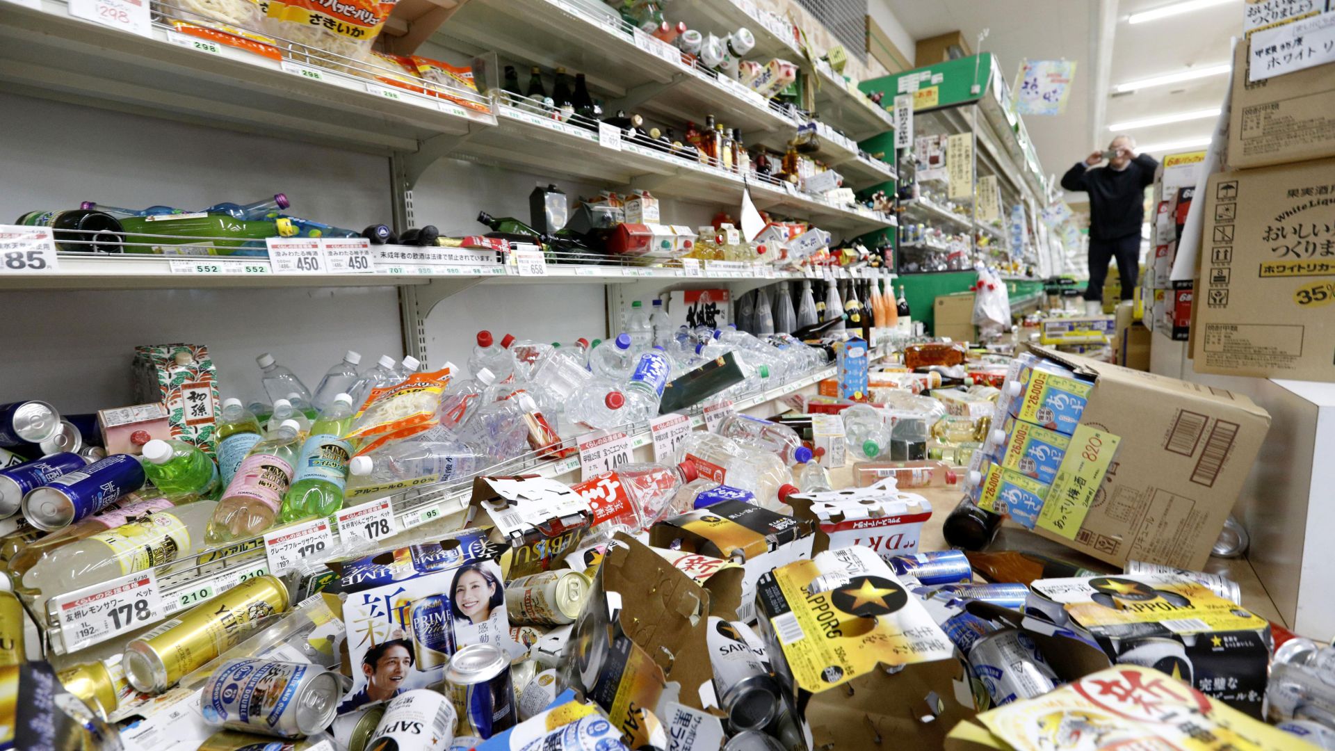 Мощен трус от 7,2 разтърси Япония, има предупреждение за цунами (видео)