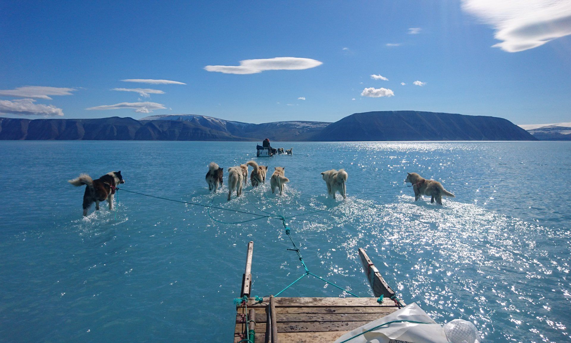 През лятото леденият остров загуби само за няколко дни десетки милиарди тонове лед