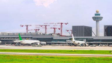 Дронове блокираха полети от основното летище в Сингапур