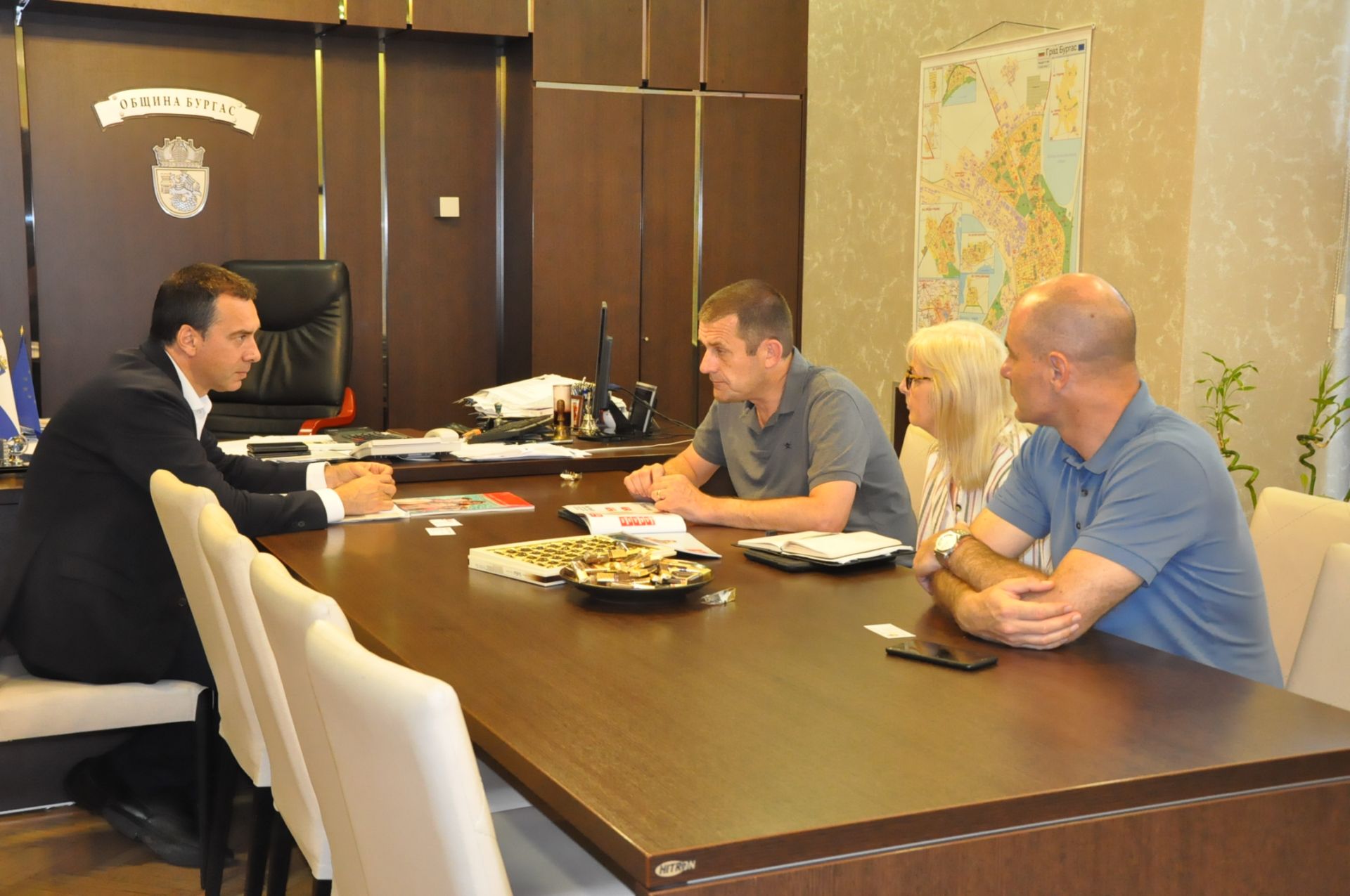Кметът Димитър Николов се срещна със Стив Хийпи, изпълнителен директор на Jet2.com и Jet2.holidays.