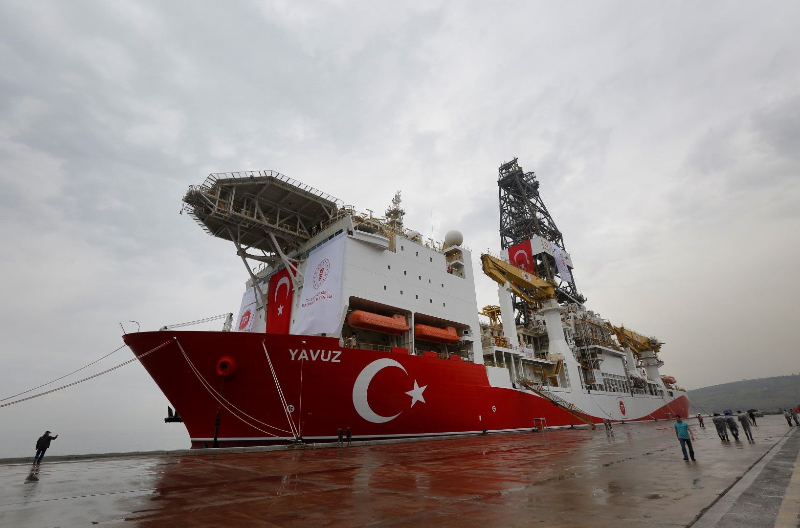 Сондажният кораб "Явуз" ще извършва геоложки проучвания (за залежи на природен газ и петрол) край бреговете на Кипър от 18 август до 15 септември