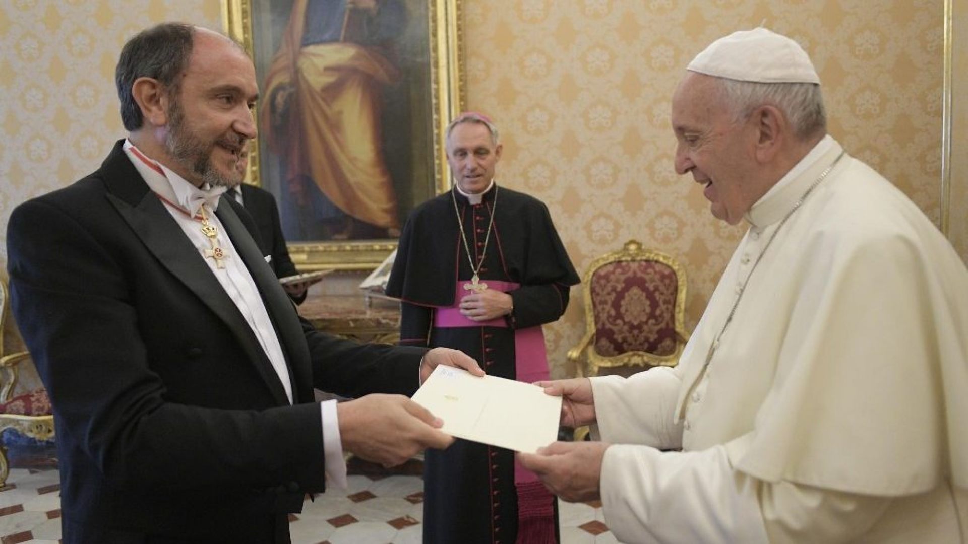 Папа Франциск прие на аудиенция във Ватикана новия посланик на