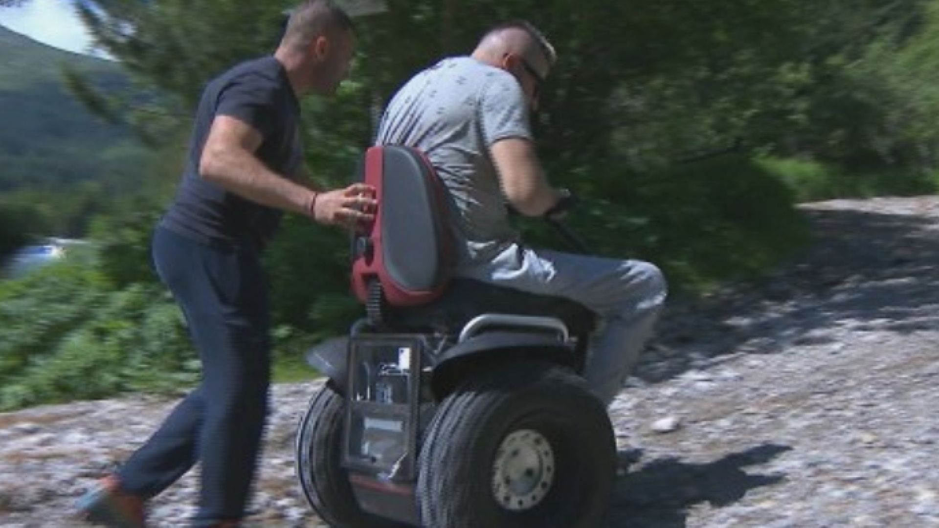За първи път - българин покори Черни връх в инвалидна количка на ток 