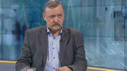 Проф. Кантарджиев: Не е време за разпускане и кръчми