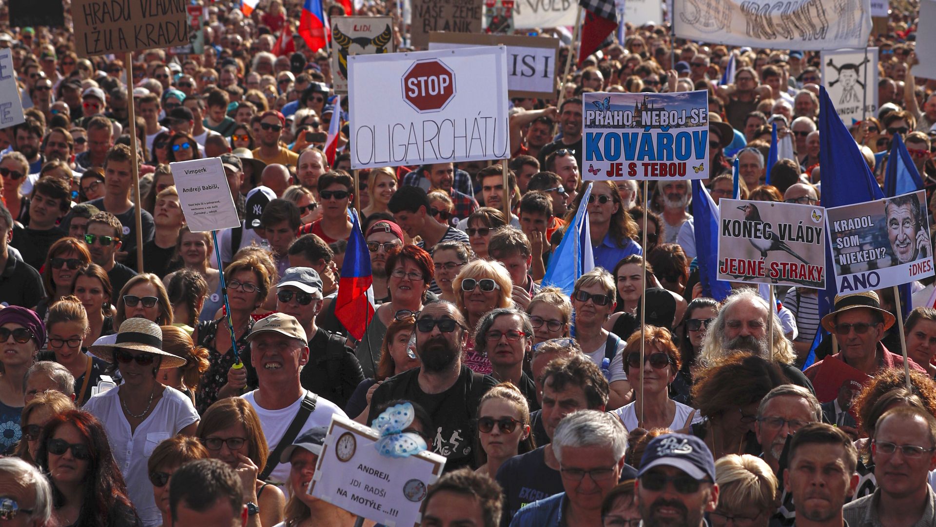 Хиляди чехи излязоха днес в Прага на протест с искане