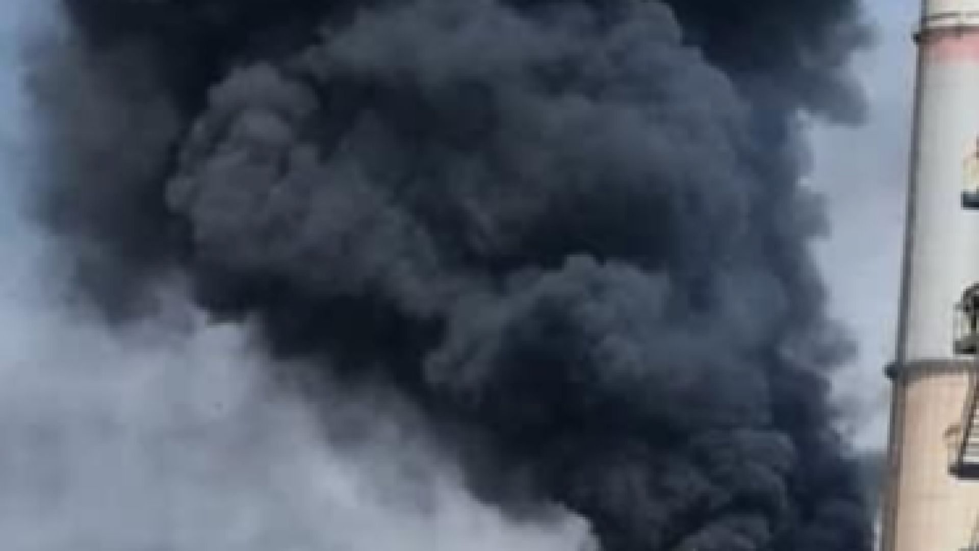 Пожарът на територията на ТЕЦ Марица Изток 2 е ограничен но