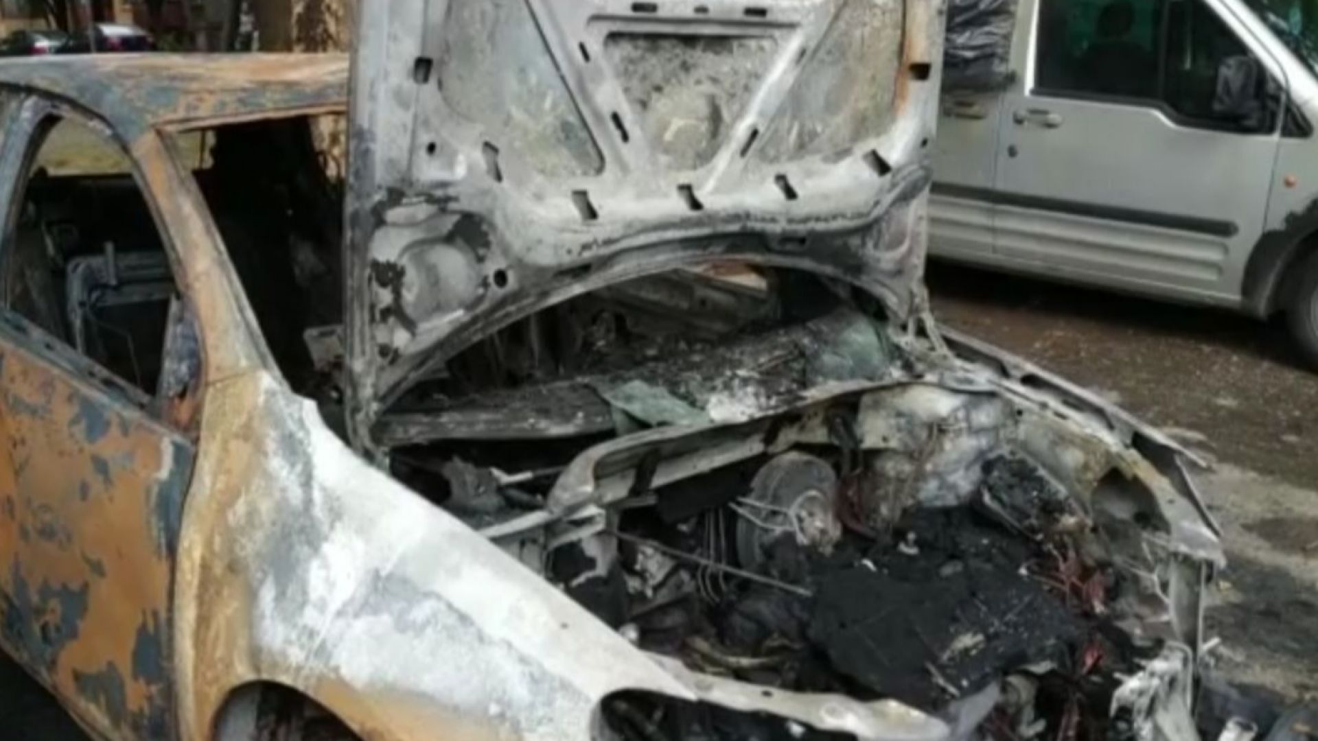 Четири автомобила са изгорели в Русе