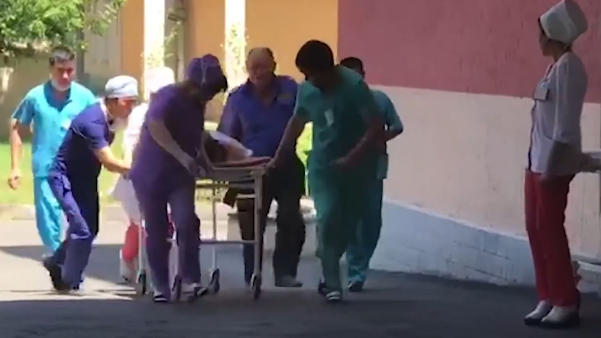 Двама души са загинали при пожарите във военни складове в