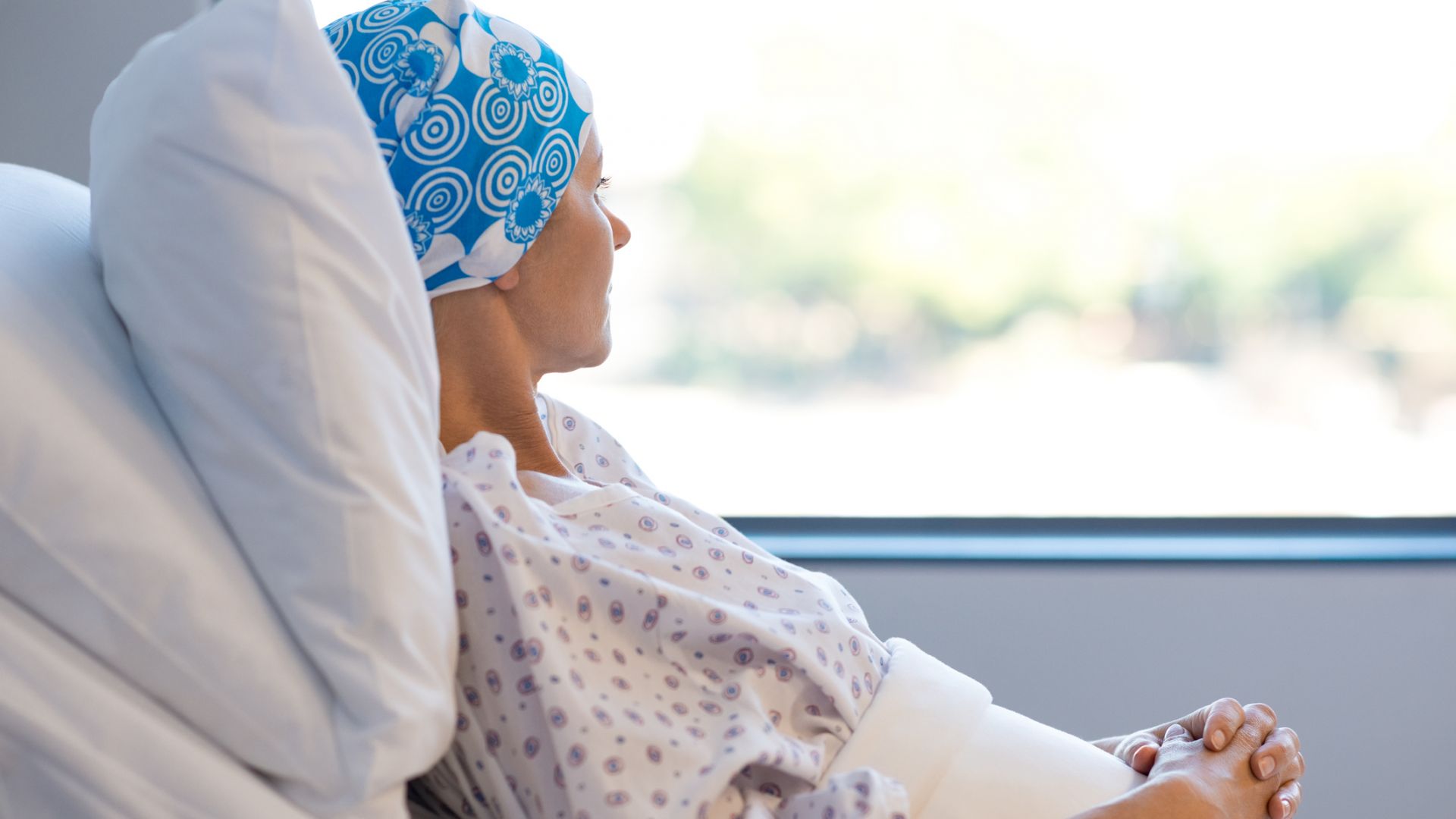 Апарат предпазва от косопад при химиотерапия в онкоболницата във Варна