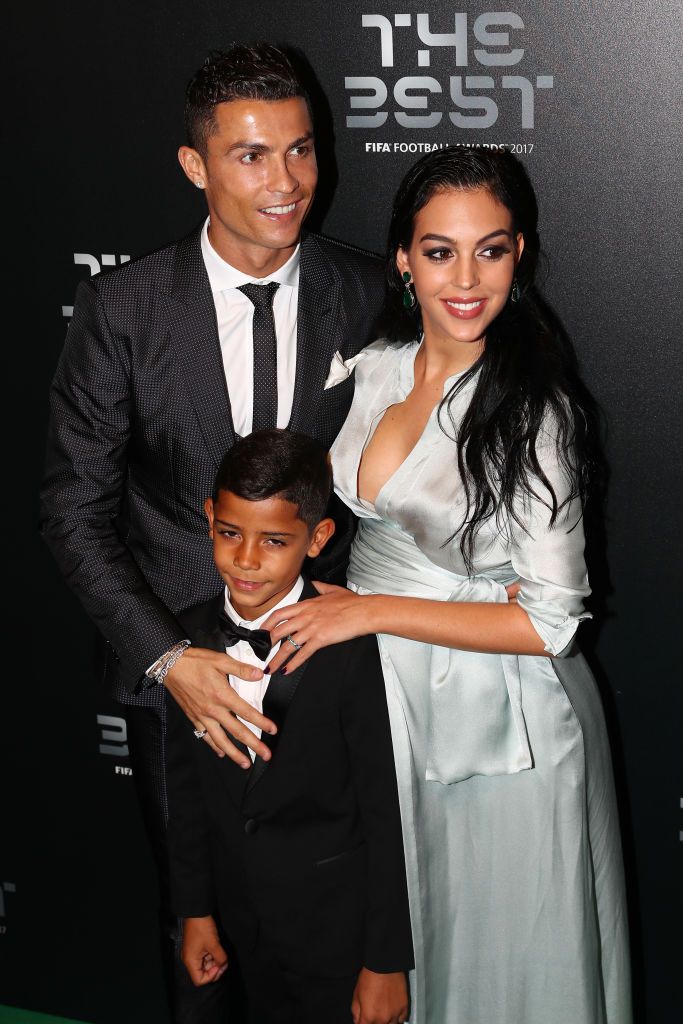 Кристиано Роналдо и Джорджина Родригес със сина на Роналдо