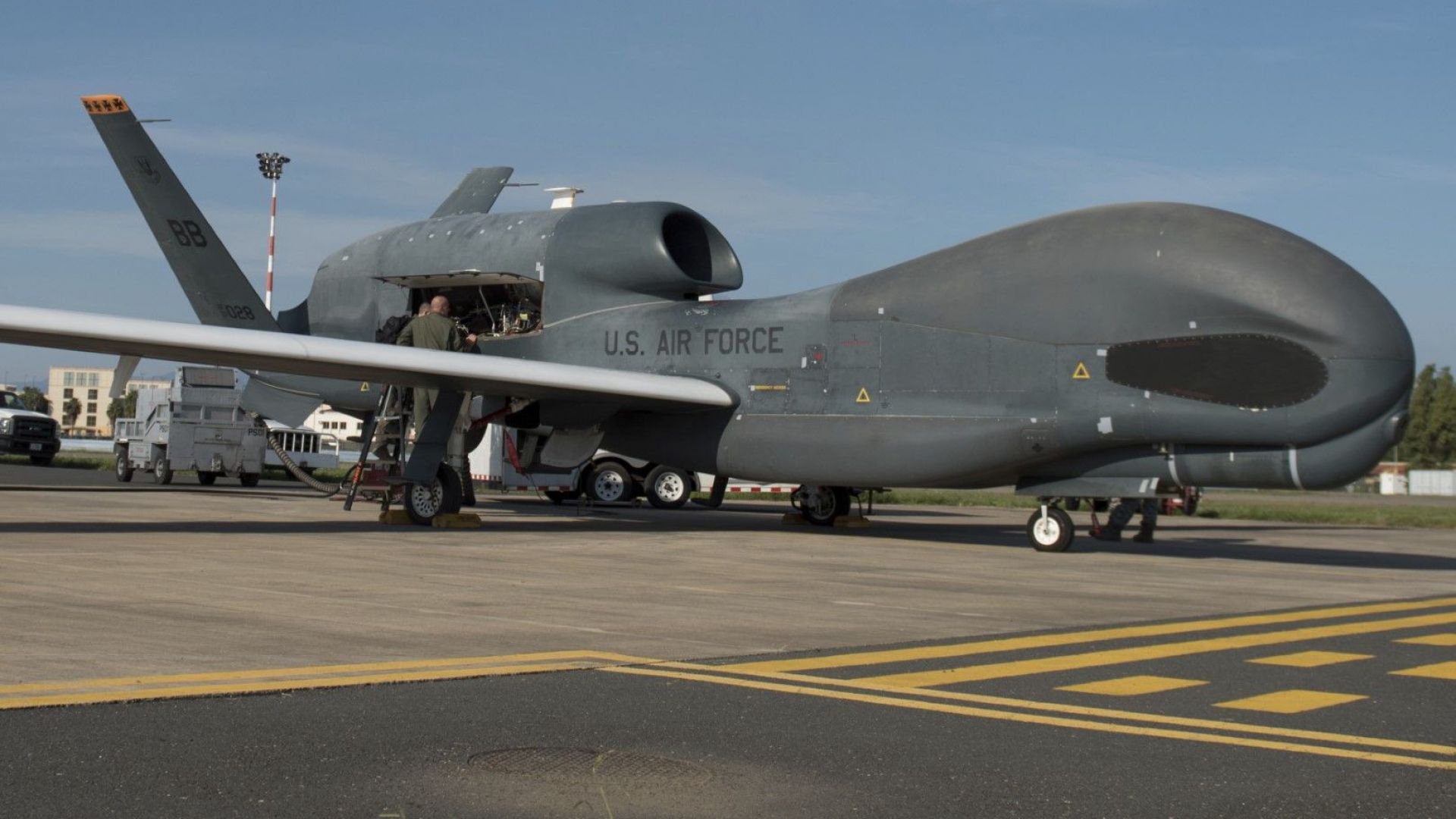 Френският министър на външните работи Жан Ив Льо Дриан предупреди днес