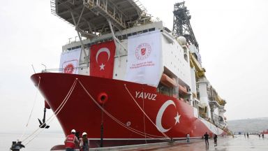 Турски кораб започва сондажи край Кипър въпреки санкциите на ЕС