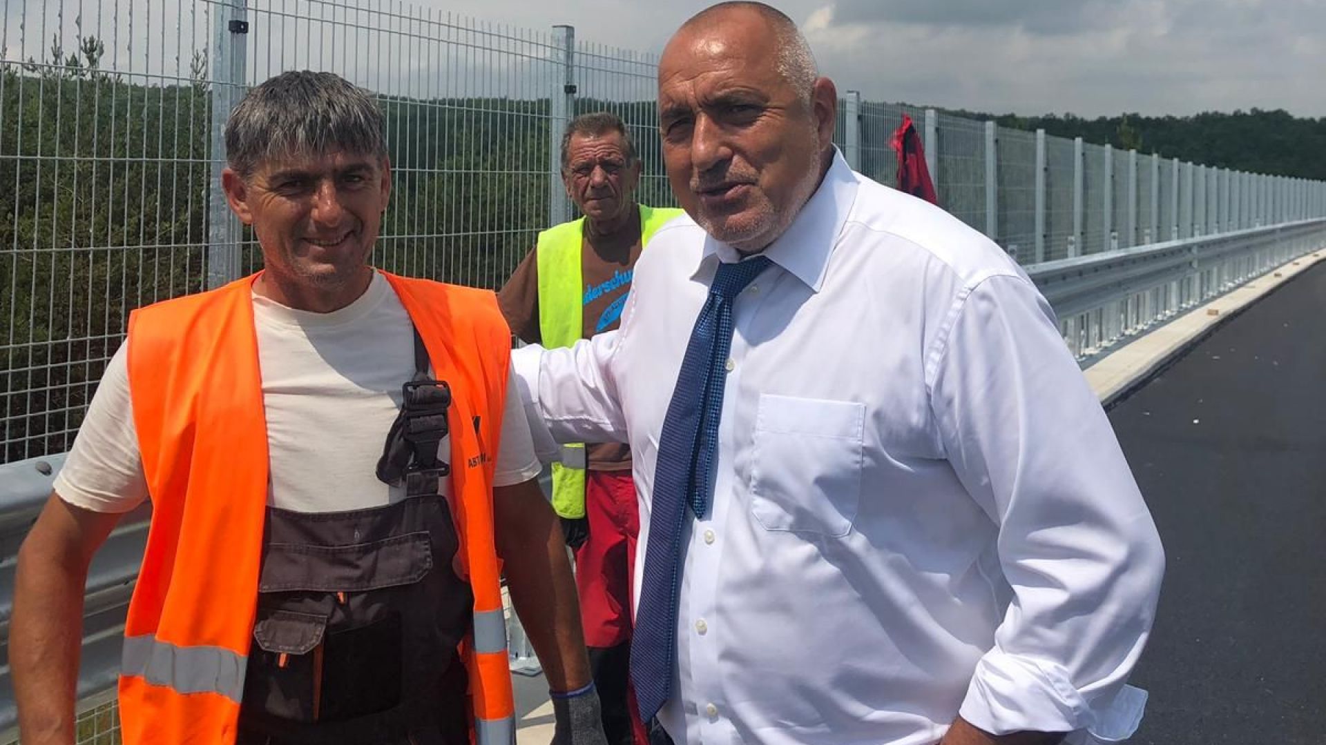 Премиерът Бойко Борисов инспектира днес на път за Пловдив строително ремонтните