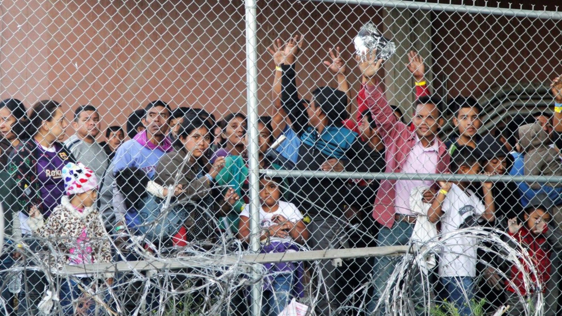 Лагер за деца-мигранти в Тексас: С $4.5 млрд. потушават хуманитарната криза 